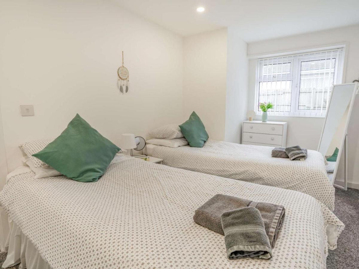 3-Bed 5-6 Berth Modernised Bungalow! Tenby Exterior photo