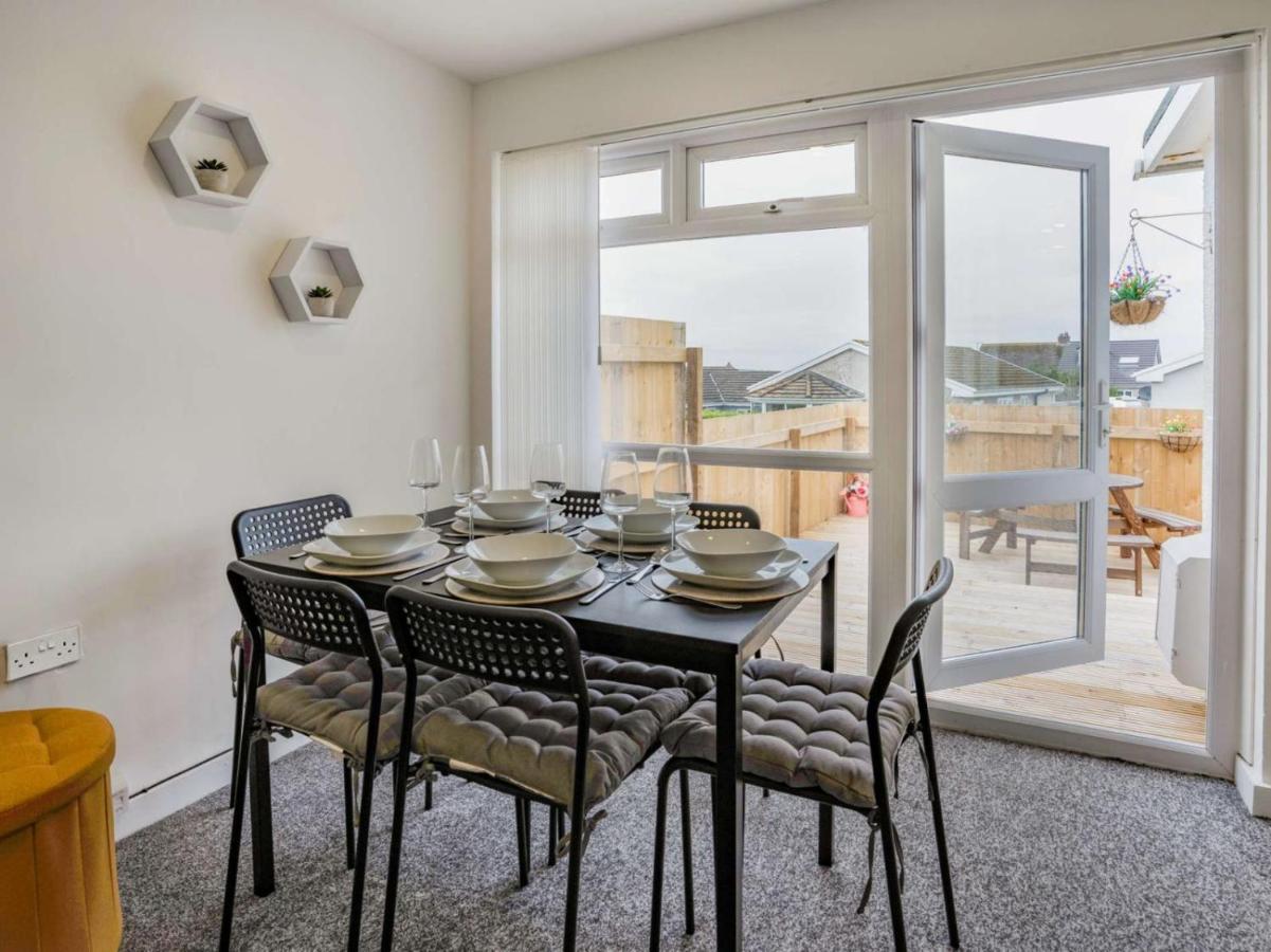 3-Bed 5-6 Berth Modernised Bungalow! Tenby Exterior photo