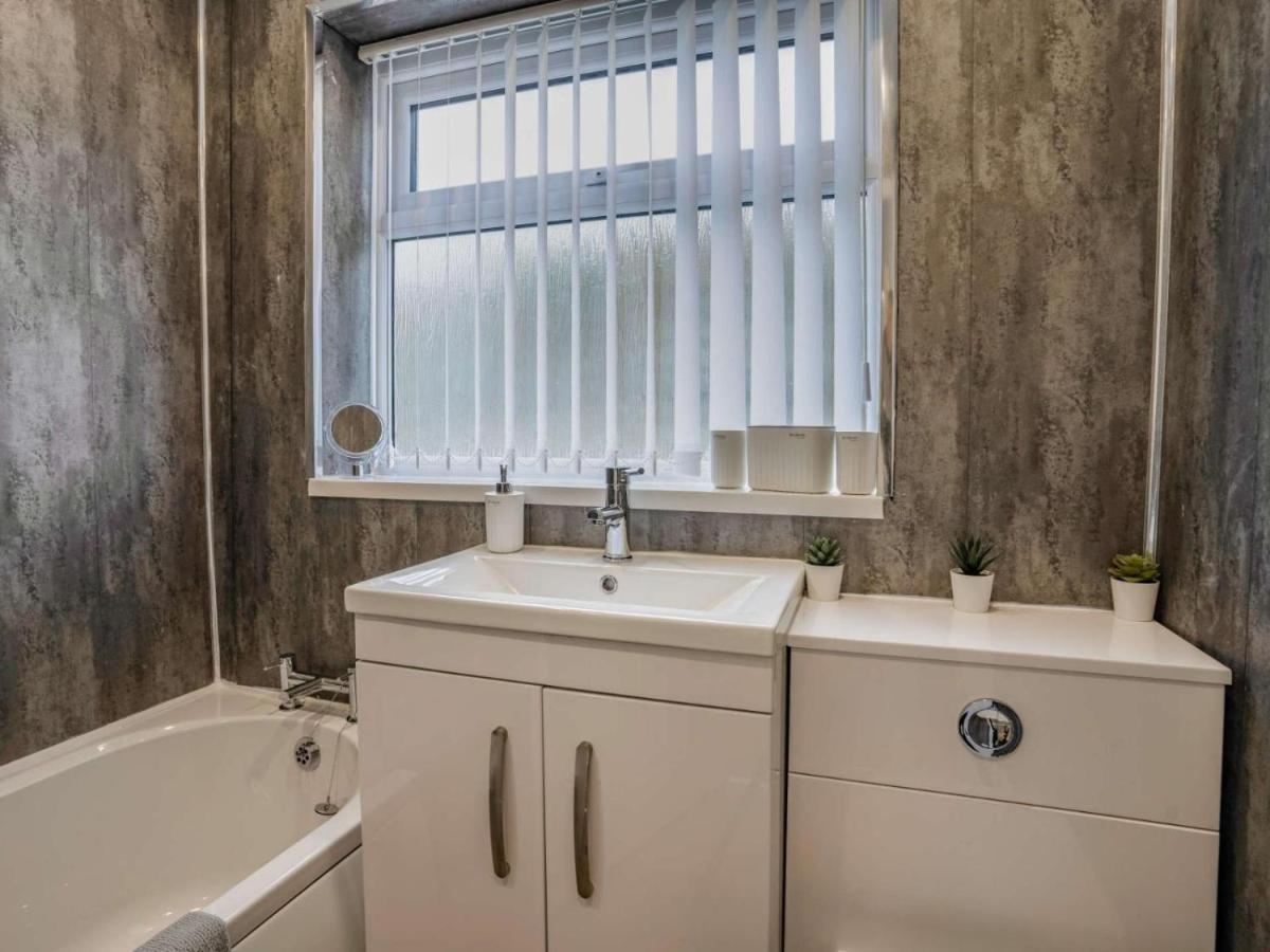 3-Bed 5-6 Berth Modernised Bungalow! Tenby Exterior photo