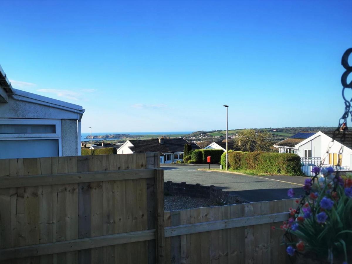 3-Bed 5-6 Berth Modernised Bungalow! Tenby Exterior photo