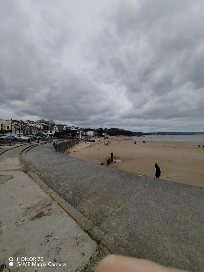 3-Bed 5-6 Berth Modernised Bungalow! Tenby Exterior photo
